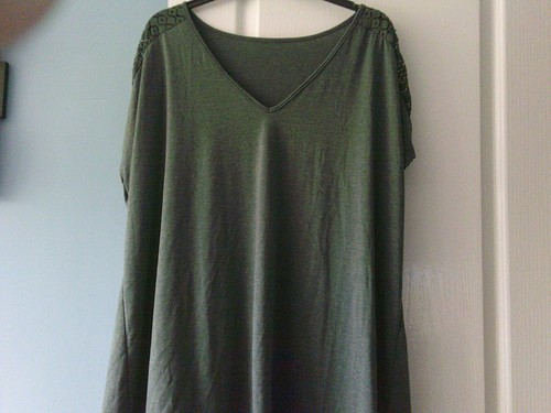 Green crochet shoulder neck - green, v-neck